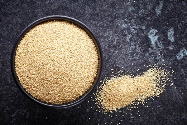 Bowl of healthy amaranth seeds — Stock Photo, Image