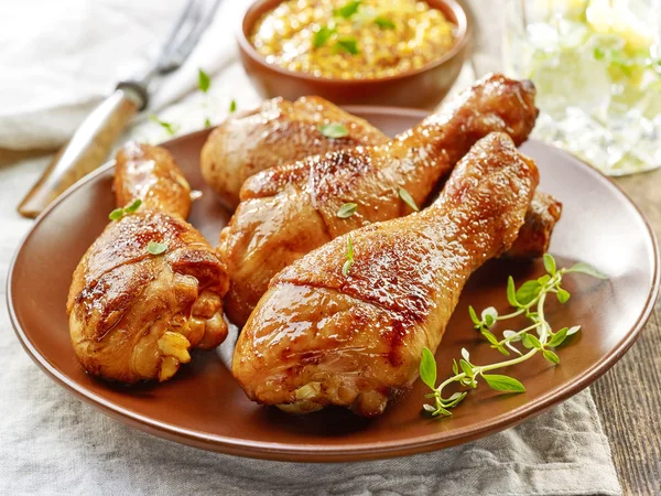 Grilovaná kuřecí stehýnka — Stock fotografie