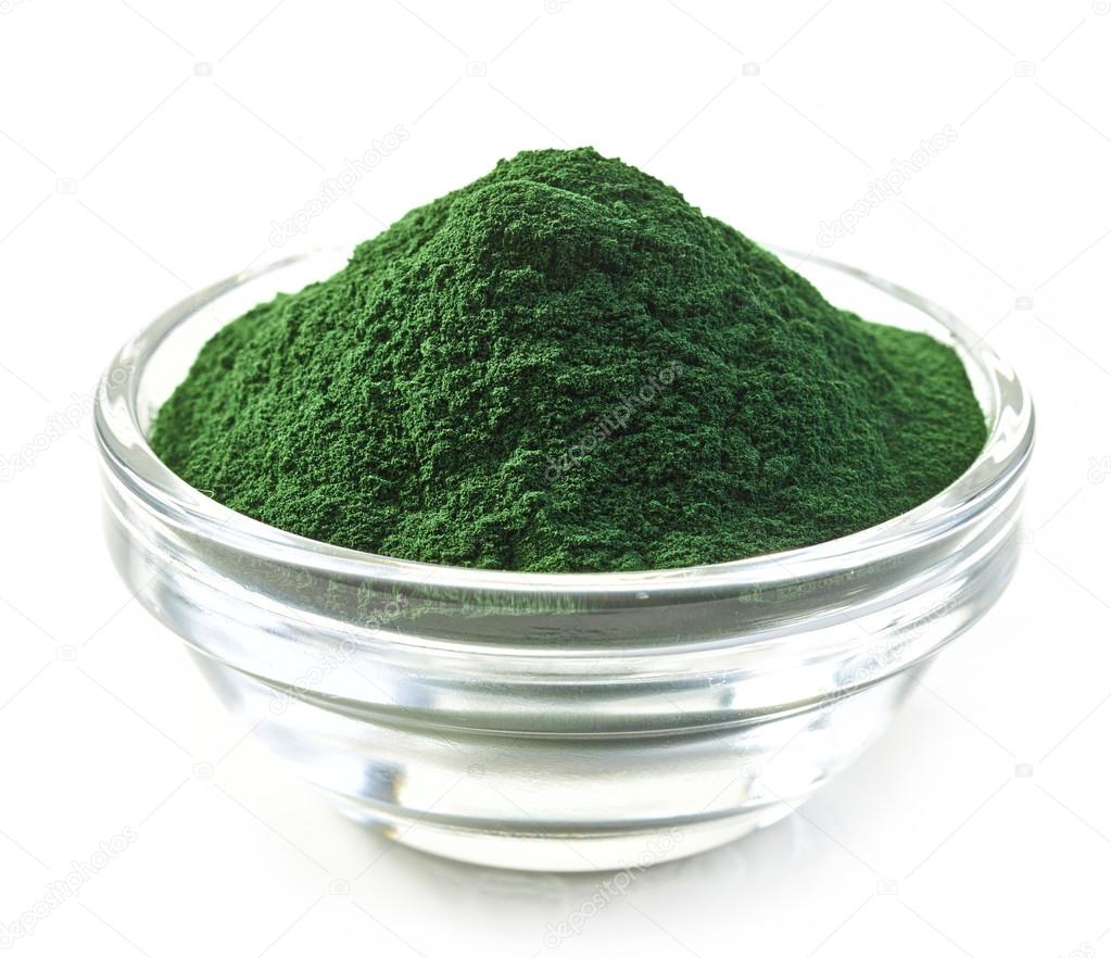 bowl of spirulina algae powder