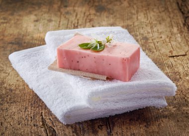 doğal çilek sabun ve spa havlu Bar