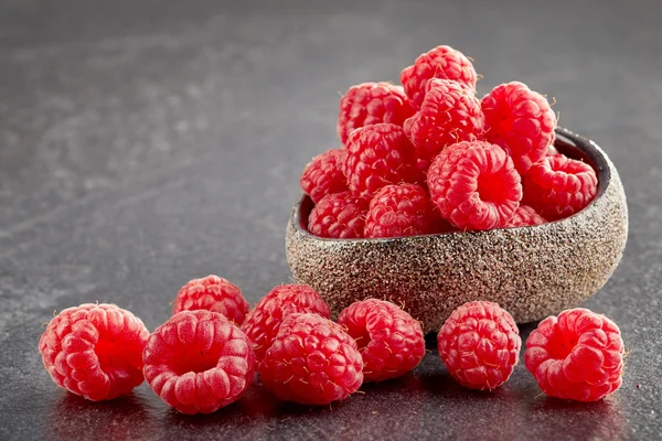 Bowl of fresh raspberries — Stock Photo, Image