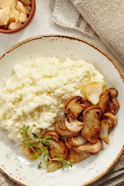 Risotto con setas silvestres —  Fotos de Stock