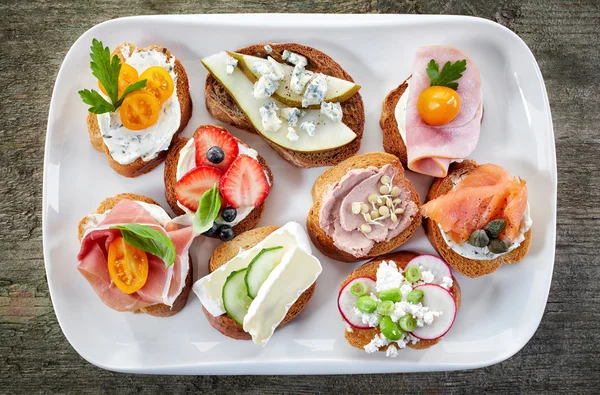 Verschiedene Bruschettas — Stockfoto