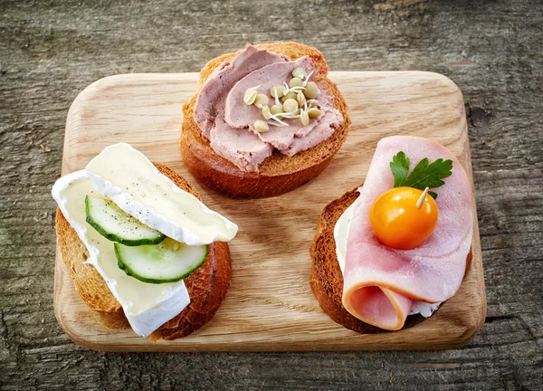 Varios bruschettas — Foto de Stock