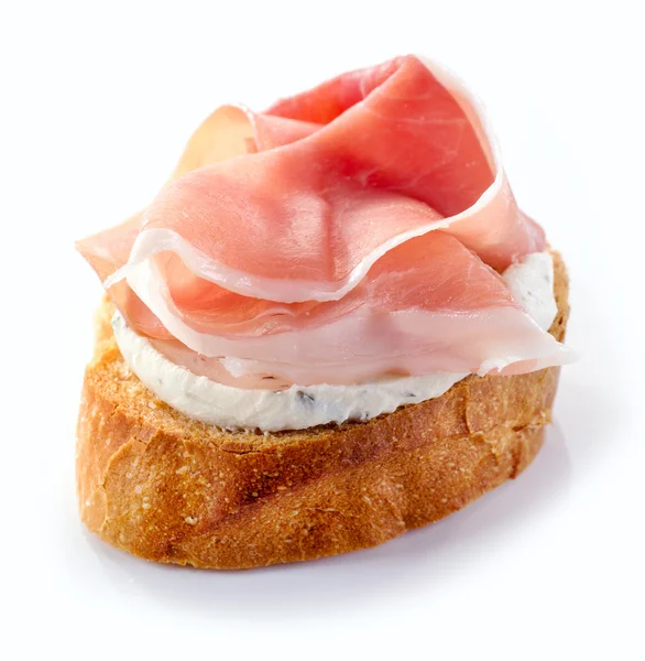 Toasted bread with cream cheese and prosciutto — Stock Photo, Image