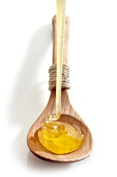 Honung hälla i sked — Stockfoto