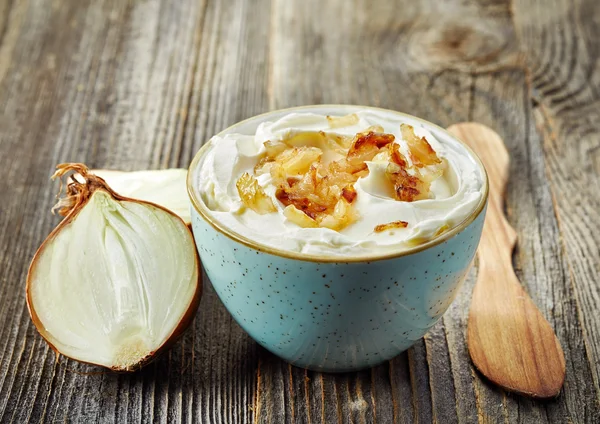 Bowl of dip sauce with caramelized onions — Stock Photo, Image