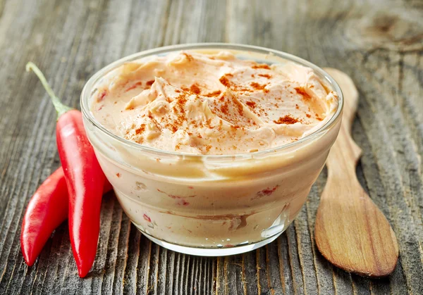 Queso crema con pimentón y tomate, salsa de salsa — Foto de Stock