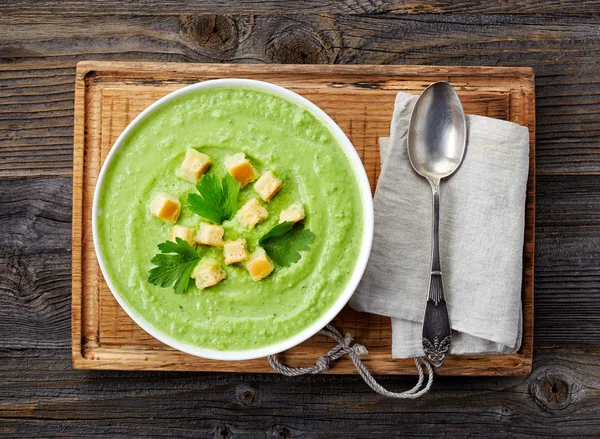 Bol de brocoli et soupe à la crème de pois verts — Photo