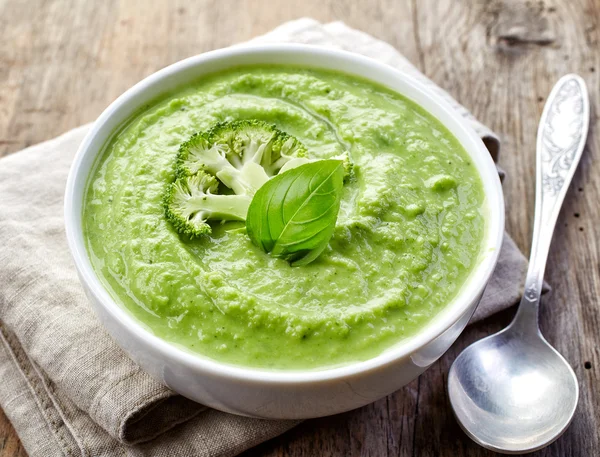 Brokuły i zielonego groszku zupa — Zdjęcie stockowe