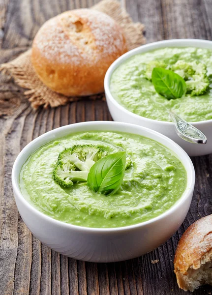 Broccoli and green peas soup — Stock Photo, Image