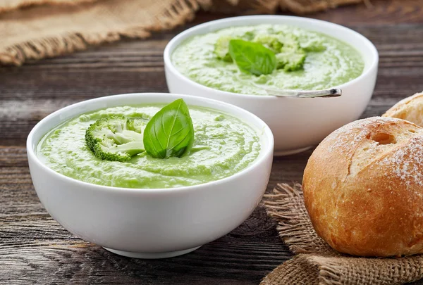 Broccoli en groene erwten soep — Stockfoto