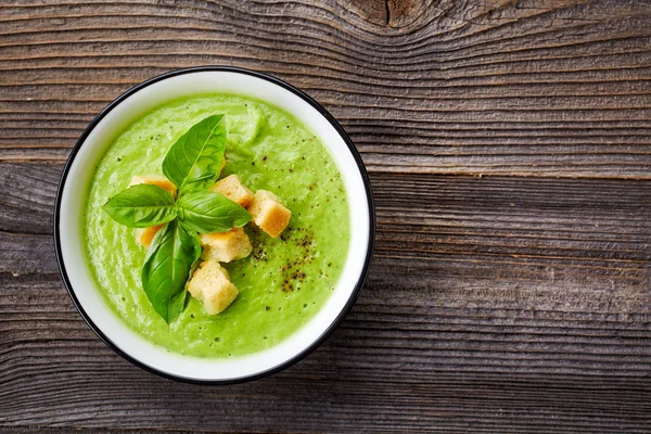 Soupe de brocoli et pois verts — Photo