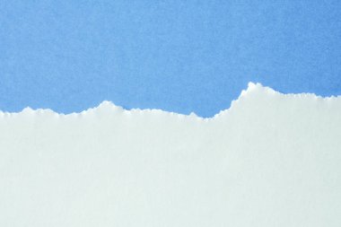 mavi ve beyaz renkli yırtık kağıt arkaplan, üst görünüm