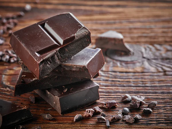 Natural dark chocolate pieces — Stock Photo, Image