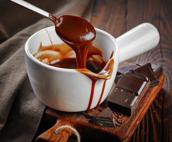 Bowl of melted chocolate — Stock Photo, Image