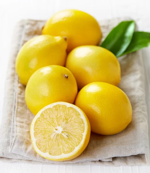Verse rijpe citroenen — Stockfoto