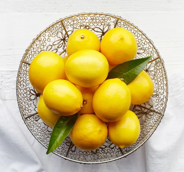 Натуральные лимоны — стоковое фото