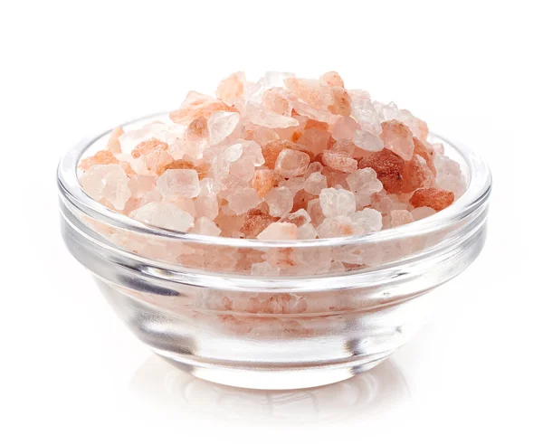 Миска розовой гималайской соли — стоковое фото