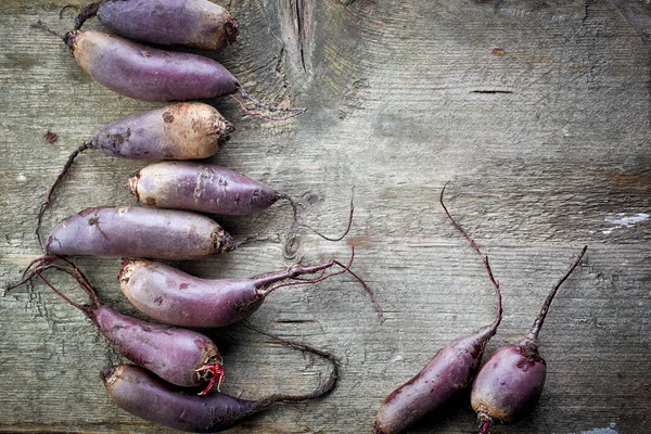 Beet roots on wooden table — Stock Photo, Image