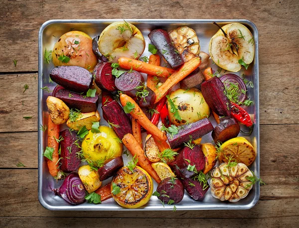 Roasted fruits and vegetables — Stock Photo, Image