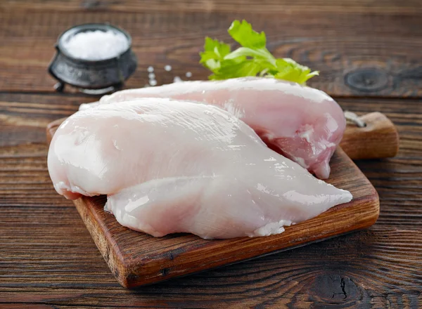 Filetti di pollo crudo — Foto Stock