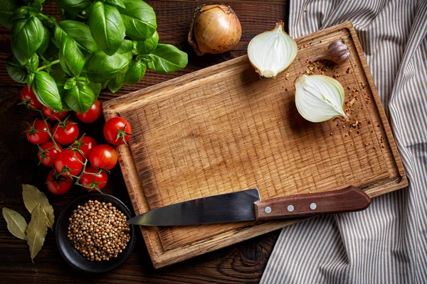 Cooking background with old cutting board — Stock Photo, Image