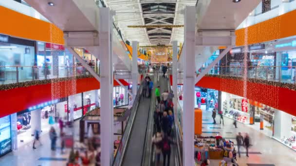 Shoppers visit the mall in VILNIUS, LITHUANIA Christmas Fair — Stock Video