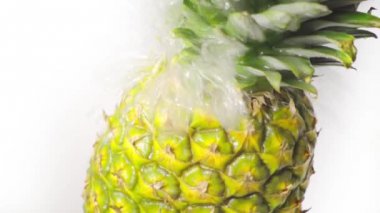 Ananas ve su sıçramalarına ağır çekimde 500 fps