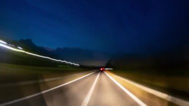 Kırsal Yol Gece Seyahati, zaman atlaması