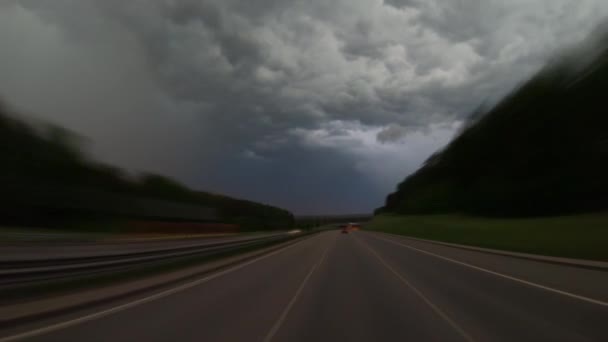 Reizen Met Auto Weg Bij Stormachtig Weer Time Lapse — Stockvideo