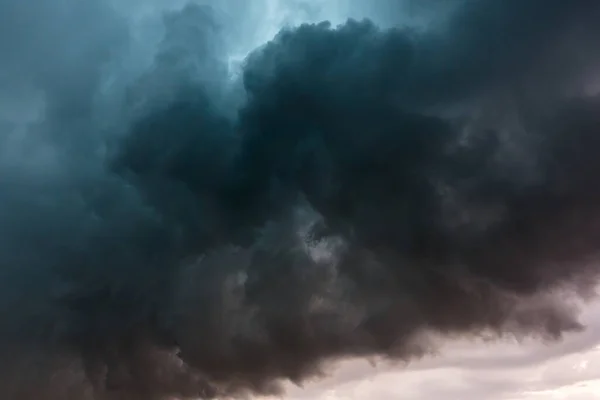 Nuvens Tempestade Escuras Dramáticas — Fotografia de Stock