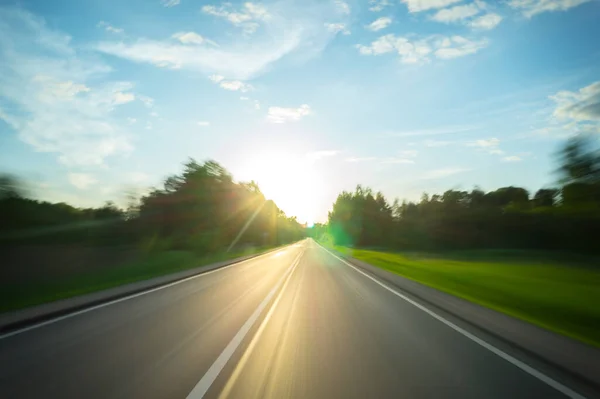 Viaje Través Del Camino Rural Hacia Sol Desenfoque Movimiento — Foto de Stock