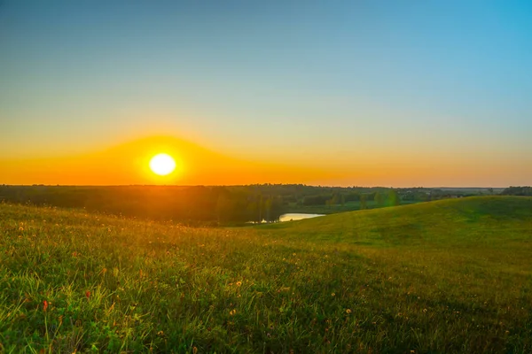 Sonnenuntergang Und Sommerlandschaft — Stockfoto