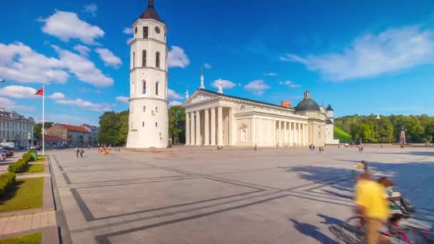 Plaza de la Catedral en Vilna, Lituania, lapso de tiempo panorámico — Vídeos de Stock