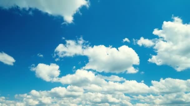 Nuvens no céu azul, lapso de tempo — Vídeo de Stock