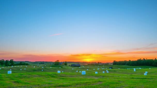 Rurale landschap en zonsondergang, time-lapse — Stockvideo