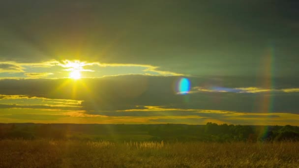 Paisagem rural e pôr do sol — Vídeo de Stock