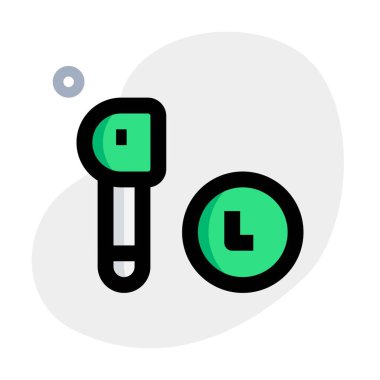 Beyaz arkaplanda izole edilmiş kulaklıkların pil sol göstergesi