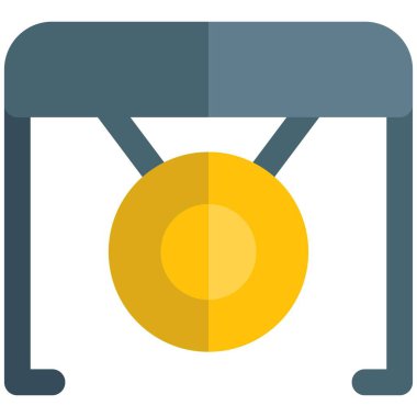 Gong büyük dairesel bir diskle bir rock konserinde çaldı.