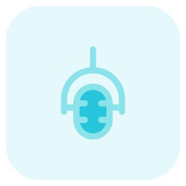 Stüdyoda sanatçı olarak kullanılan profesyonel mikrofon.