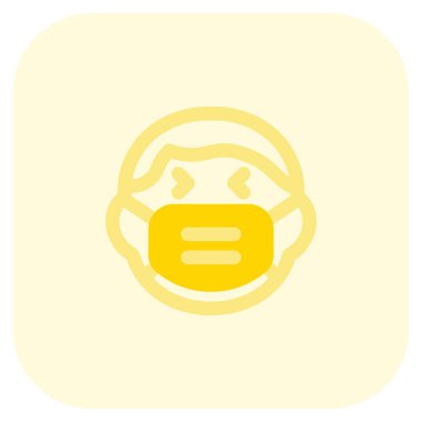 Bulaşıcı hastalıklardan korunmak için maske takmış, gözleri kapalı gülen küçük çocuk.