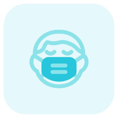 Çocuk, covid-19 salgını sırasında maske taktığı için üzgün.