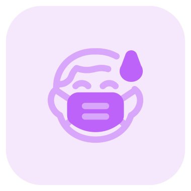 Çocuk soğuk terliyor ve maske takıyor.