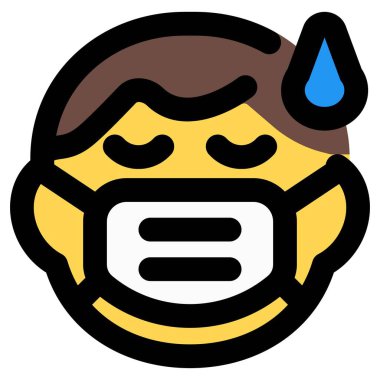 Yorgun küçük çocuk maske takarken terliyor.