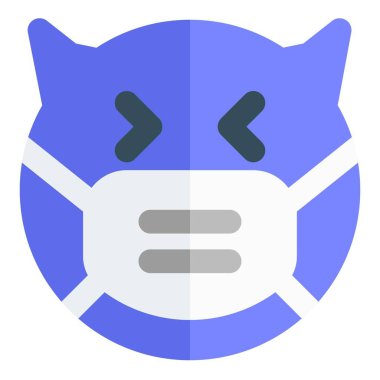 Şeytan şaşı gözlerle gülüyor. Yüz maskesi takıyor.