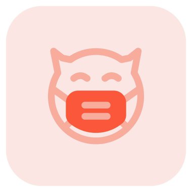 Boynuzlu şeytan emojisi maske takıyor.