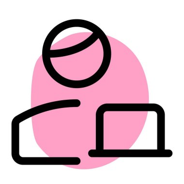 kullanıcı ya da programcı çevrimiçi çalışmak için dizüstü bilgisayar kullanıyor