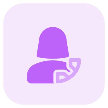 Konferans görüşmesi ya da telefon bildirimi yapan iş kadını