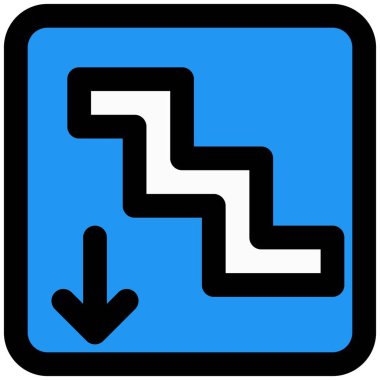 Alt katta, bir binanın içinde geziniyor.